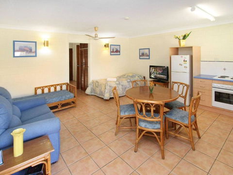 Alma Bay Holiday Unit 1 - Pubs and Clubs 4