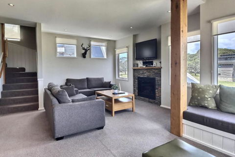 Alpine Edge - Pubs and Clubs 1