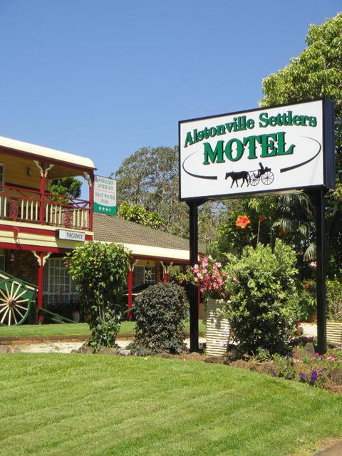 Alstonville Settlers Motel - Pubs and Clubs 1