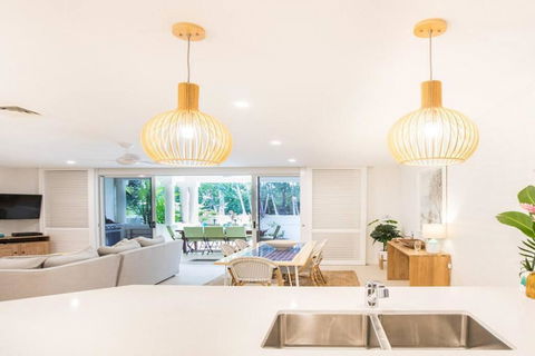 Amaroo Villa - Absolute Beachfront Port Douglas - Pubs and Clubs 2