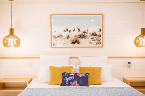 Amaroo Villa - Absolute Beachfront Port Douglas - Pubs and Clubs 4