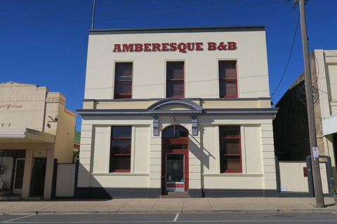 Amberesque B&B - Pubs and Clubs 0