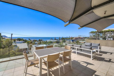 Amelie - Luxury Beach View Condo Minutes To Beach - Pubs and Clubs 1
