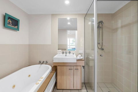 Amphora Palms - By Reef Stays - Pubs and Clubs 4