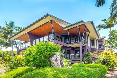 Anchorage Apartments On Hamilton Island By HIHA - Pubs and Clubs 1