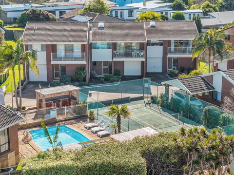 Anchorbell Apartments Merimbula - Pubs and Clubs 1