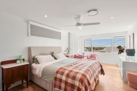 Anderson Street 22, Battery Hill - Pubs and Clubs 3