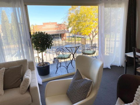 Angaston Mews Apartments - Pubs and Clubs 3
