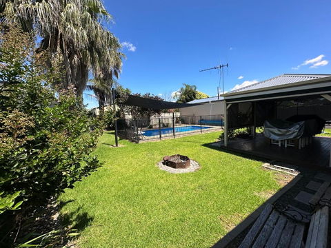 Anglers Paradise Yarrawonga - Pubs and Clubs 1