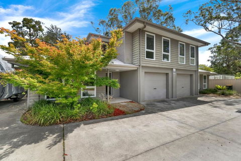 Annvilla - Two Bedroom Townhouse In Huskisson - Pubs and Clubs 2