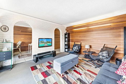 Anjuna, 2 Bedroom Apartment On Canal - Pubs and Clubs 3