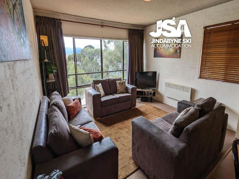 Alpine Mountain View Kirwan 48 - Pubs and Clubs 0