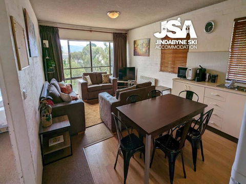 Alpine Mountain View Kirwan 48 - Pubs and Clubs 1