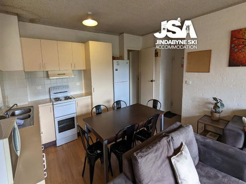 Alpine Mountain View Kirwan 48 - Pubs and Clubs 2