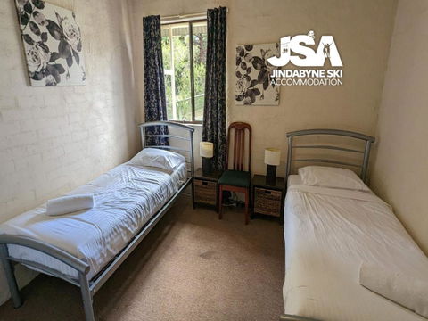 Alpine Mountain View Kirwan 48 - Pubs and Clubs 4