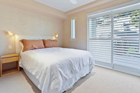 Apartment 17 - Pubs and Clubs 2