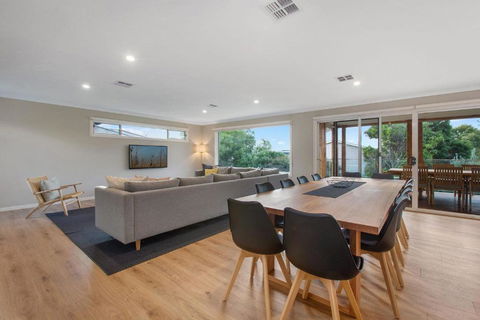 Apollo Grand - Pubs and Clubs 3