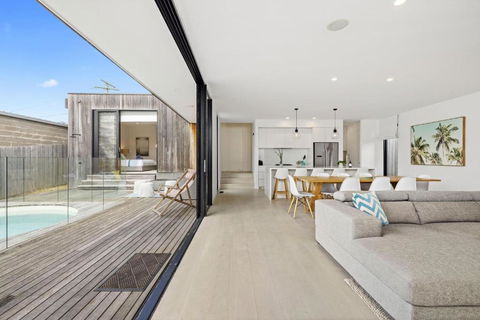 Aqua Luna - Stylish Retreat By Koonya Ocean Beach - Pubs and Clubs 1