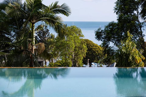 Aqua On The Edge - Pubs and Clubs 0