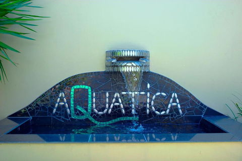 Aquatica - Luxe Holiday Home - Pubs and Clubs 2