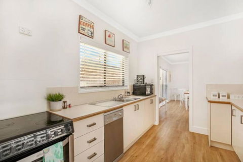 Arborea Country Holiday House Catering For 14 To 16 Guests In The Heart Of Bowral - Pubs and Clubs 4