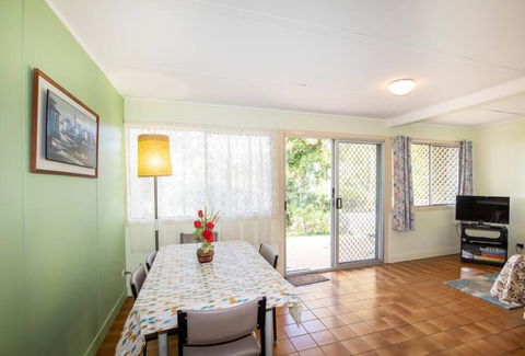 ARCADIA -Straddie Original 3 Bedroom House With Ocean Views - Pubs and Clubs 1