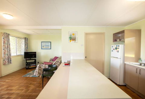 ARCADIA -Straddie Original 3 Bedroom House With Ocean Views - Pubs and Clubs 2