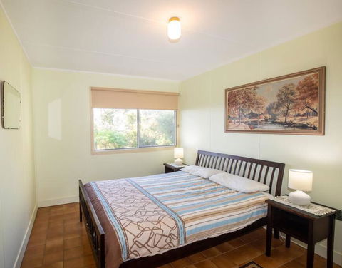 ARCADIA -Straddie Original 3 Bedroom House With Ocean Views - Pubs and Clubs 4