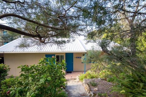 ARCADIA -Straddie Original 3 Bedroom House With Ocean Views - Pubs and Clubs 0