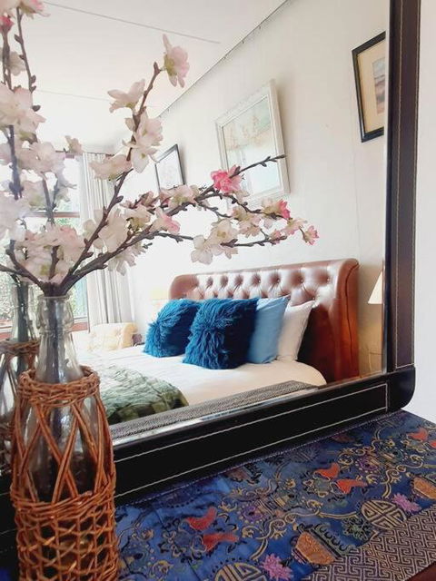 Architectural Bright Open 2B&1B Home With A Private Garden At Yarralumla - Pubs and Clubs 1