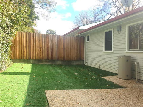 Armidale Cottage - All You Need On Taylor - Pubs and Clubs 1