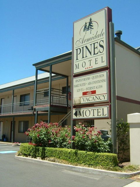 Armidale Pines Motel - Pubs and Clubs 0