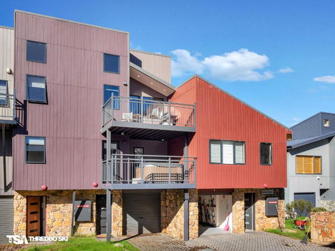 Aspen Creek 4 - Pubs and Clubs 3