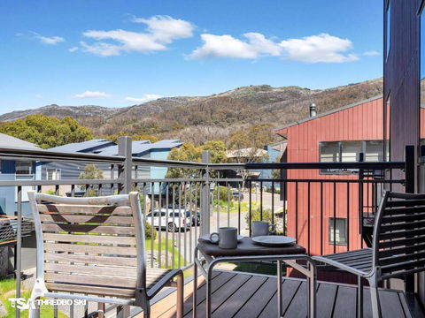 Aspen Creek 4 - Pubs and Clubs 1