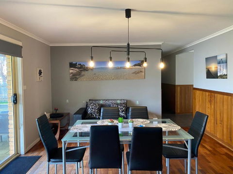 At HOME On HOLMES - Pubs and Clubs 3