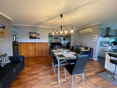 At HOME On HOLMES - Pubs and Clubs 2