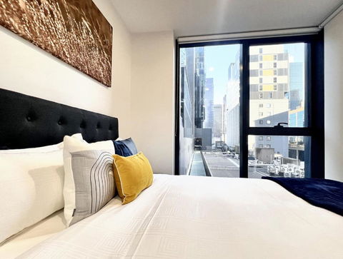 Aura On Lonsdale - Pubs and Clubs 0