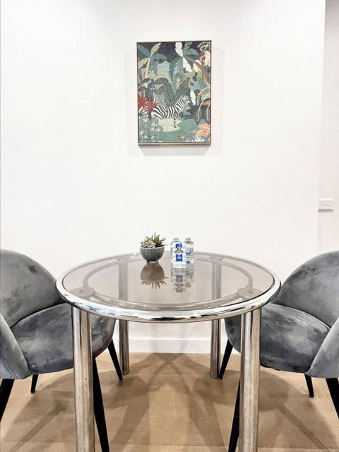 Aura On Lonsdale - Pubs and Clubs 1