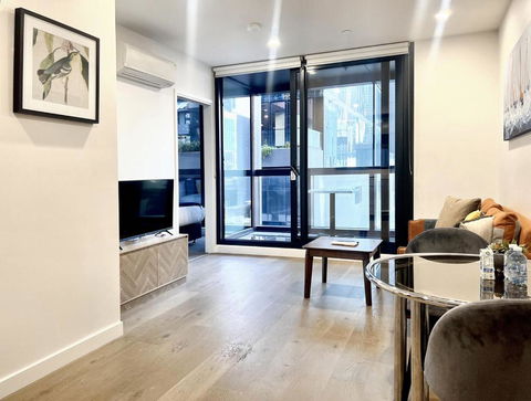 Aura On Lonsdale - Pubs and Clubs 3