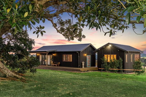 Aurora House - Pubs and Clubs 1