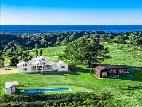 Aurora House - Pubs and Clubs 4