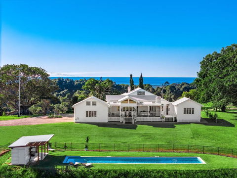 Aurora House - Pubs and Clubs 0