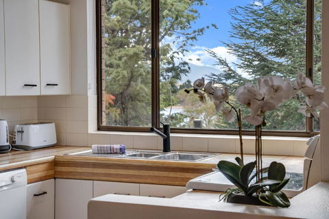 Avalanche 3 - 3BR Apartment L Central Location L Balcony L WiFi - Pubs and Clubs 3