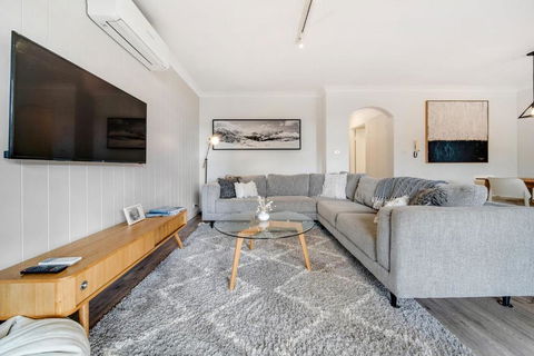 Avalanche 3 - 3BR Apartment L Central Location L Balcony L WiFi - Pubs and Clubs 1