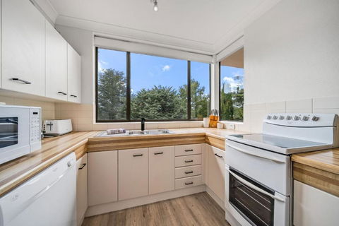 Avalanche 3 - 3BR Apartment L Central Location L Balcony L WiFi - Pubs and Clubs 4