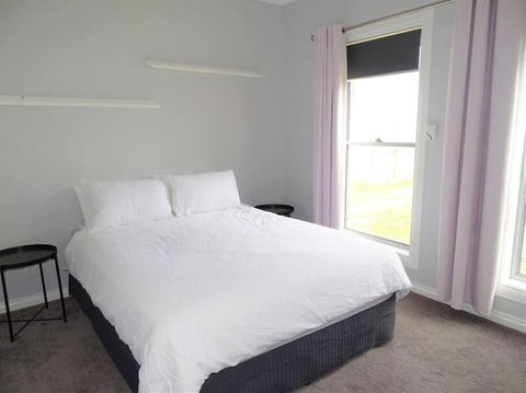 Avella House - Pubs and Clubs 3