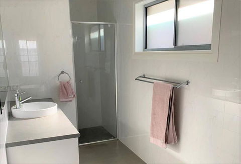 Avella House - Pubs and Clubs 4