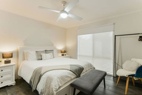 Avenue Family Retreat - Pubs and Clubs 3