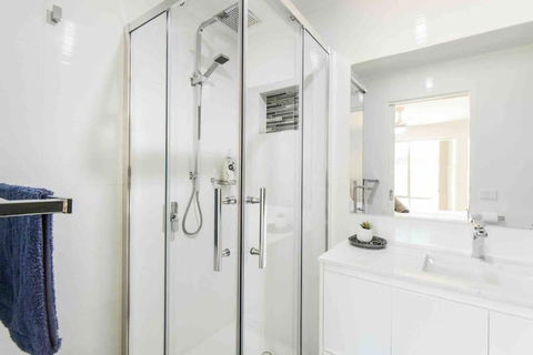 Avenue Family Retreat - Pubs and Clubs 4