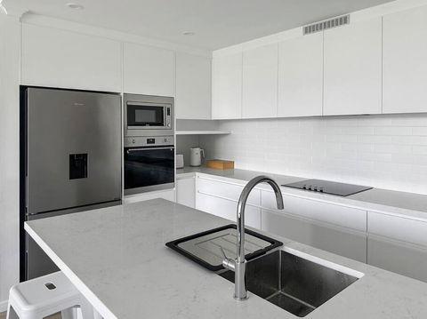 Avoca Coastal Retreat - Unit 13 Avoca Palms Resort - Pubs and Clubs 4